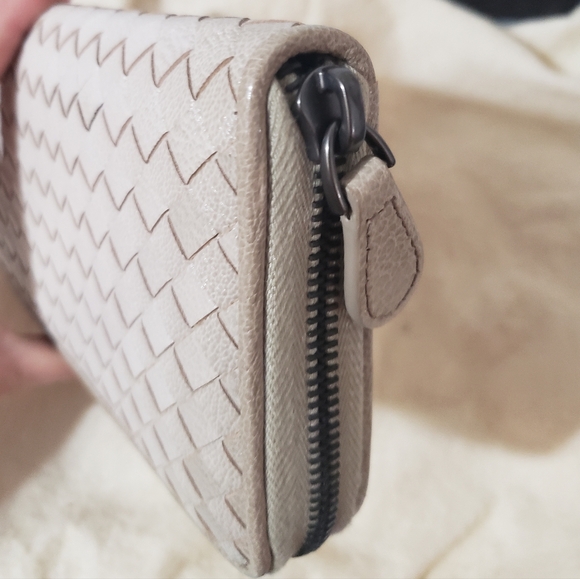 Bottega Veneta Intrecciato Nappa Wallet LIKE NEW. Christmas SALE!! - Picture 3 of 7